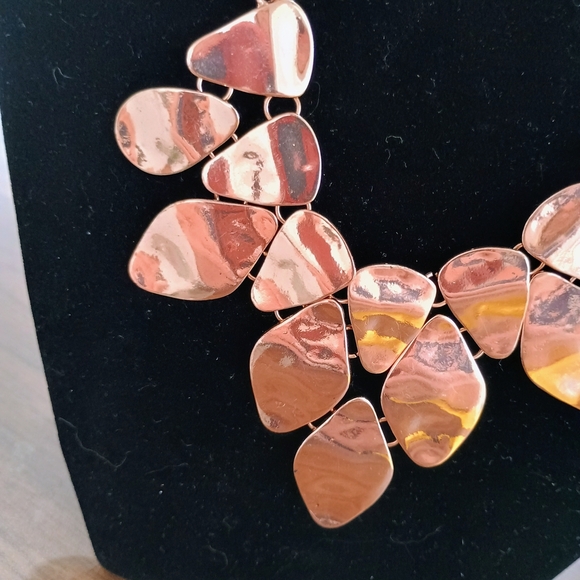 Elegant Rose Gold Necklace - Picture 2 of 4